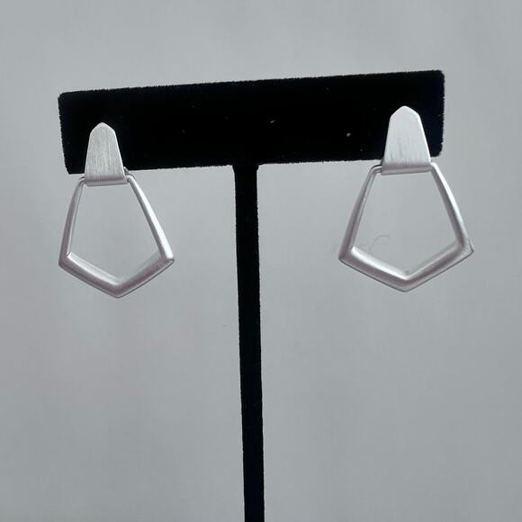 Kendra Scott Paxton Door Knocker Earrings Silver Tone Small - Picture 1 of 8